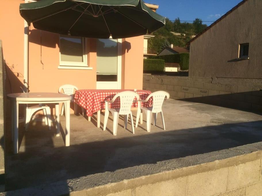 Le Coin Tranquille Au Pied Du Puy De Dome Apartman Pontgibaud Kültér fotó